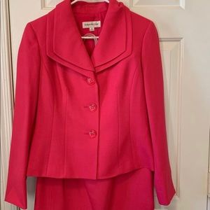 EVAN-PICONE 4 fuchsia ladies suit jacket & skirt.
